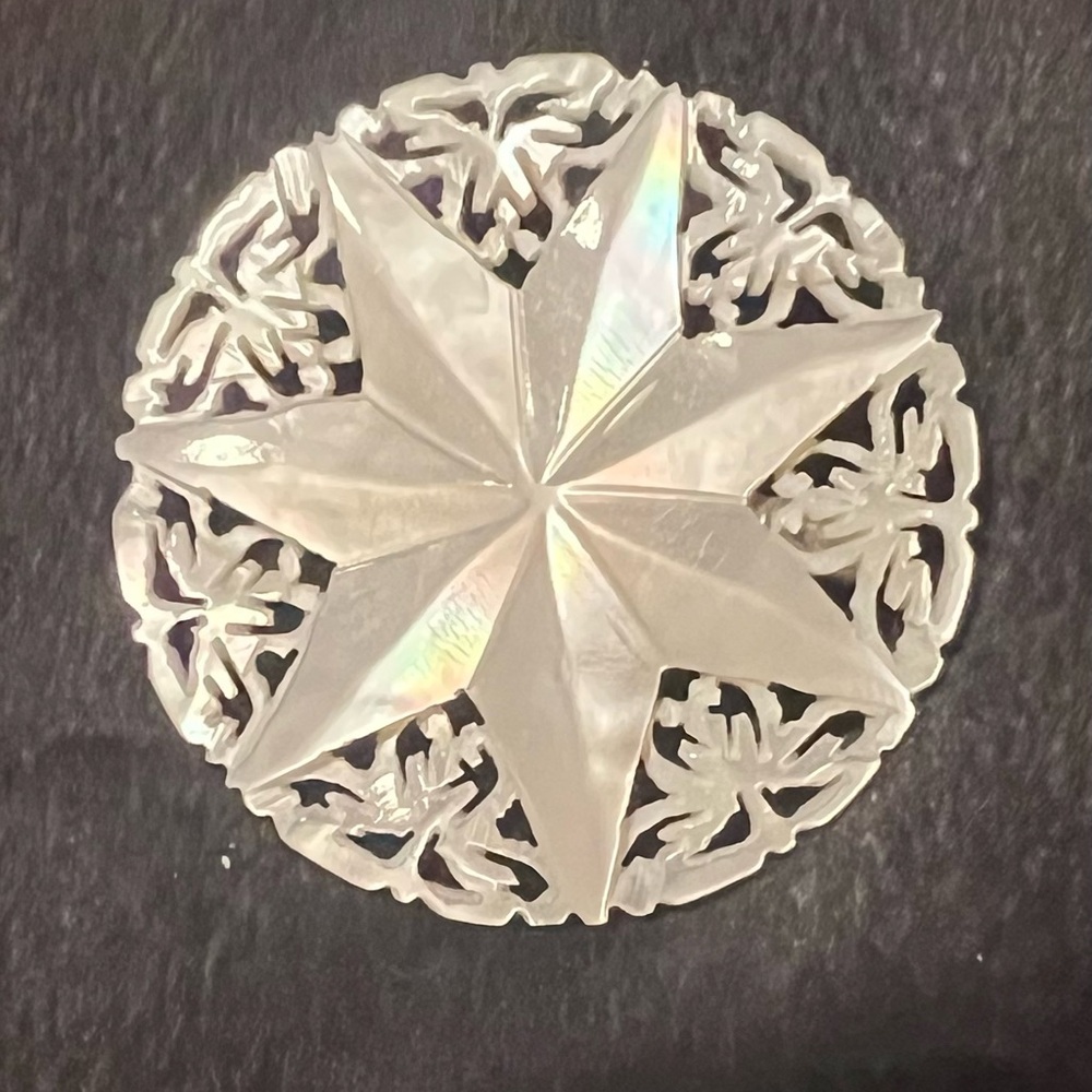 EUC Vintage Mother Of Pearl 7Point Star/Snowflake Hand Carved Brooch/Pin